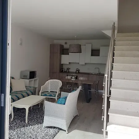 Baia Blu - Luxury With Pool Daire Cremia